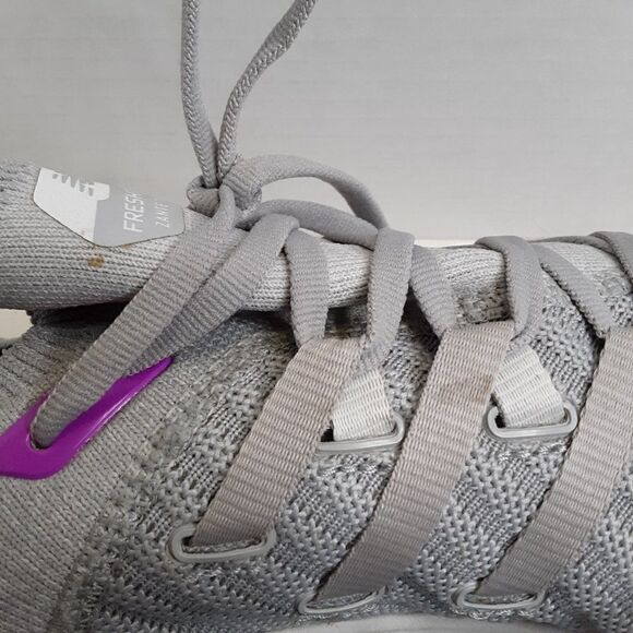 New Balance Fresh Foam Women's Sneaker size 12B - Picture 5 of 11